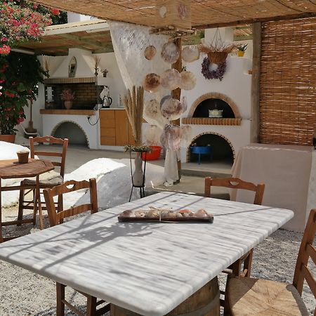 Sun Rock Apartments Stelida  Exterior foto